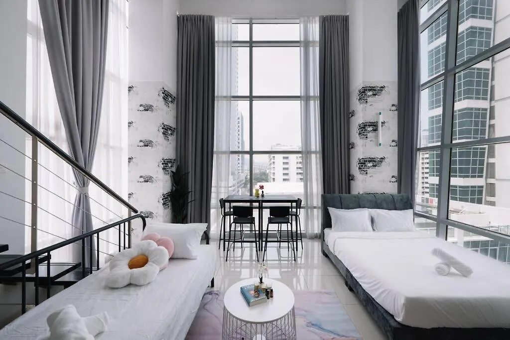 New Maritime Luxury Pool View Duplex Suite 601 Jelutong Malaysia