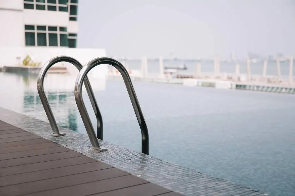 Apartment New Maritime Luxury Pool View Duplex Suite 601 Jelutong Malaysia