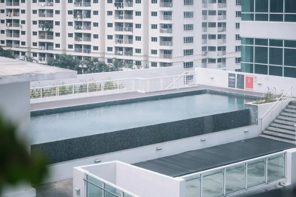 New Maritime Luxury Pool View Duplex Suite 601 Jelutong